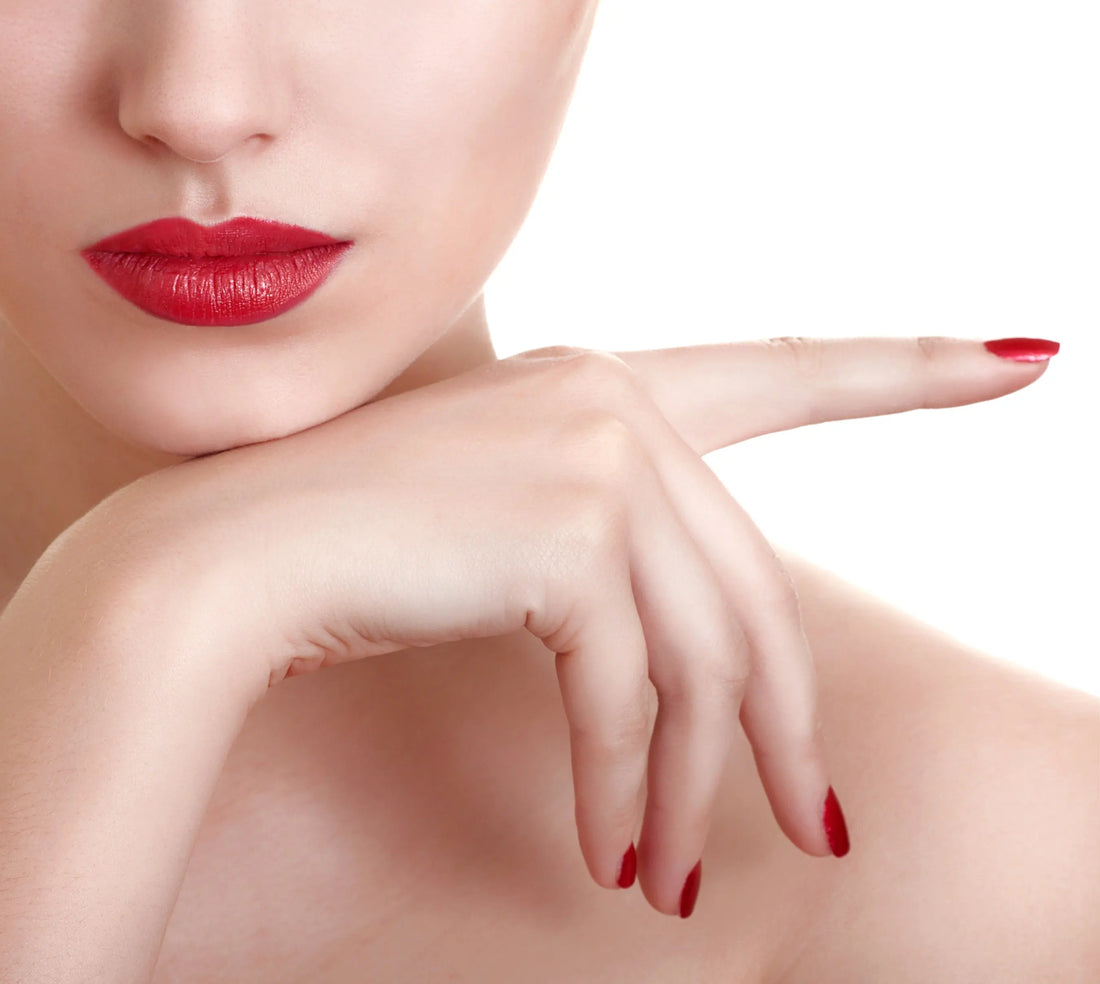 Les-5-indispensables-pour-débuter-la-pose-de-faux-ongles OCIBEL